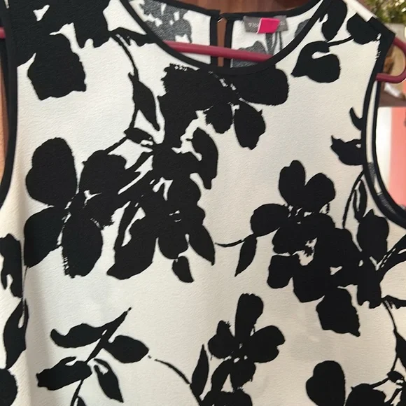 Vince Camuto sleeveless blouse - Picture 2 of 6